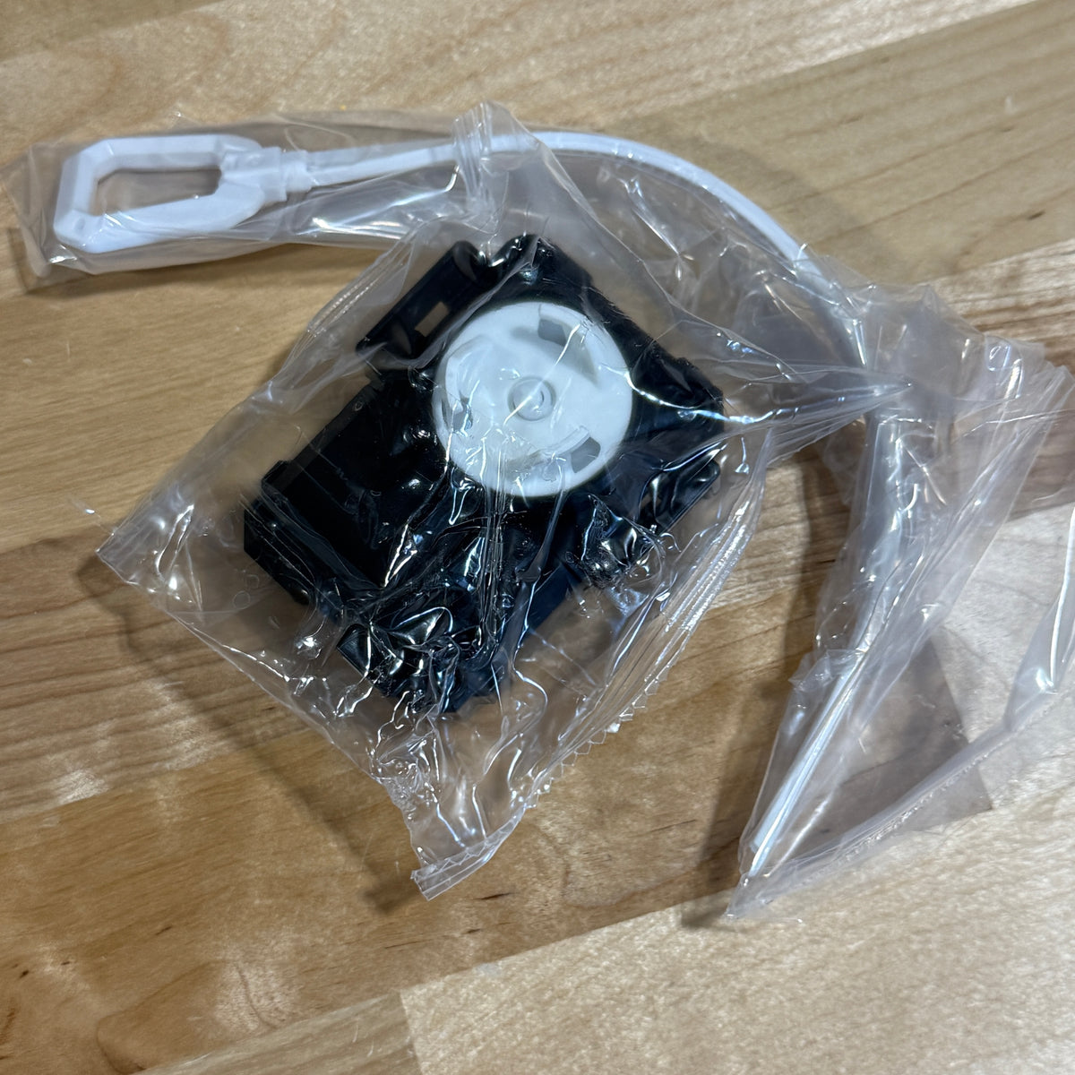 Winder Launcher (Black × White Ver.) – Beyblade X Custom Line Launcher CX-02