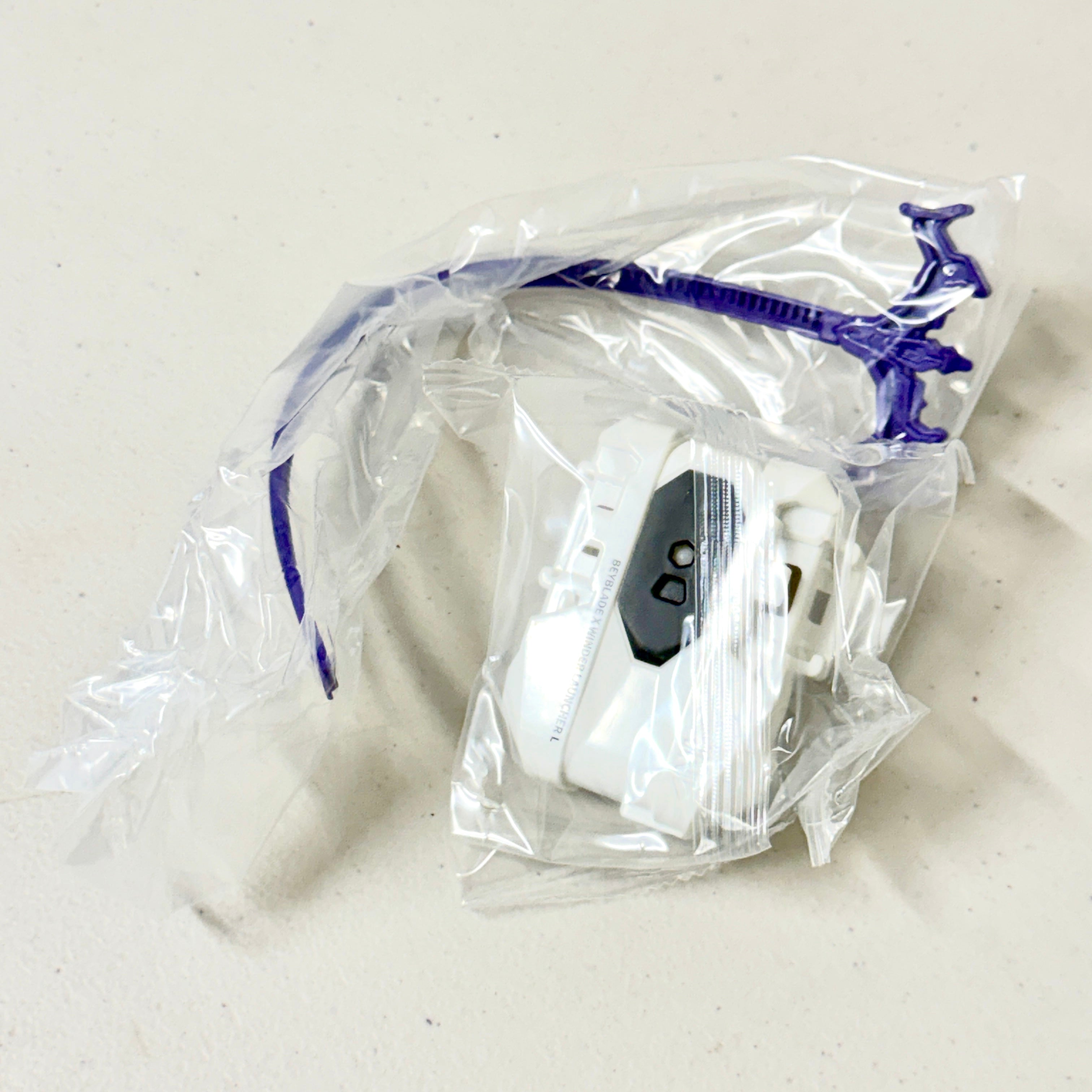 Takara Tomy Beyblade X UX-17 Winder Launcher (White x Violet) Dragon Winder Left Spin