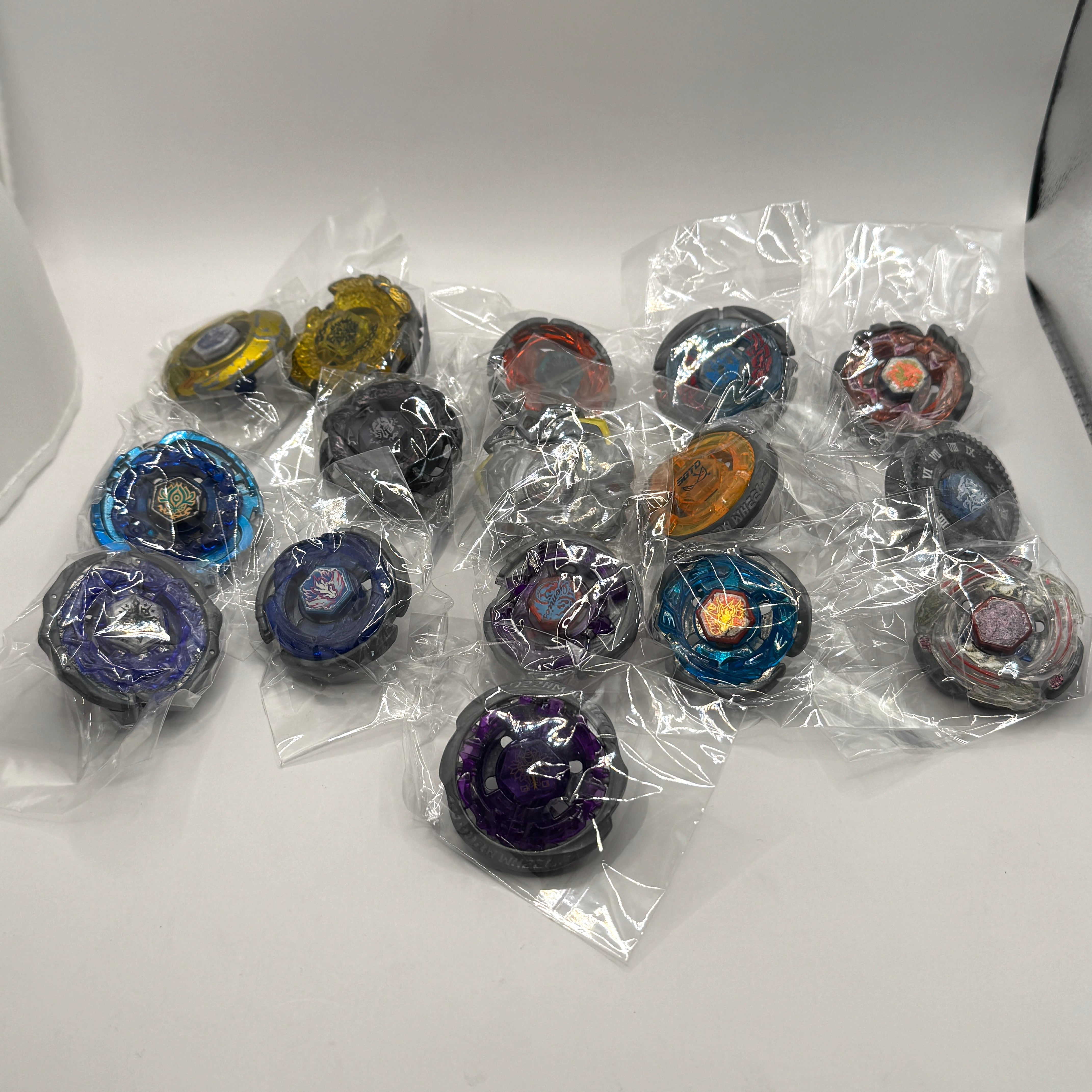 16 Pre-Owned Metal Fight Beyblades